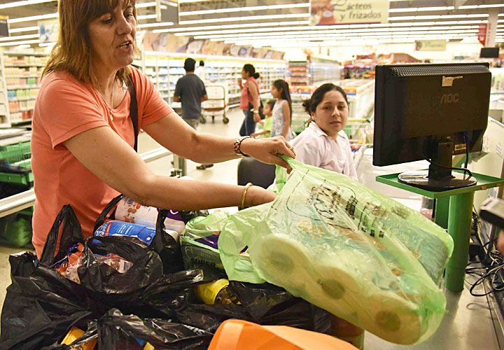 REUTILIZAR. Dicen que, por año, se usan en la Ciudad más de 500 millones de bolsas plásticas.