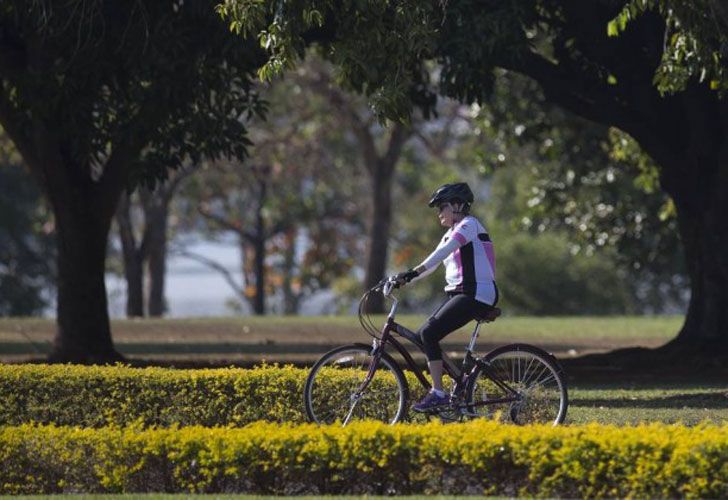 Dilma pasó sus últimas horas en Brasilia paseando en bicicleta.