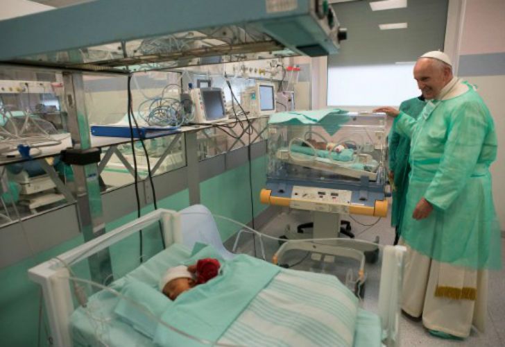 El papa Francisco en un Hospital de Roma