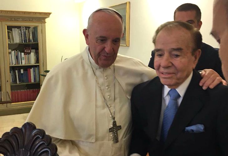 El Papa Francisco recibió este lunes al expresidente Carlos Menem, junto a su familia.