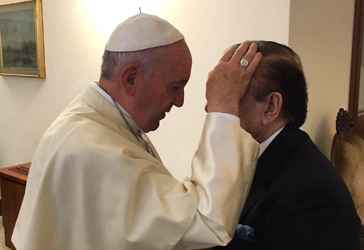 El Papa Francisco recibió este lunes al expresidente Carlos Menem, junto a su familia.