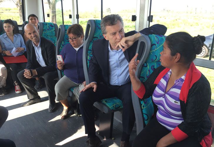 Macri en el colectivo 520 en Pilar.