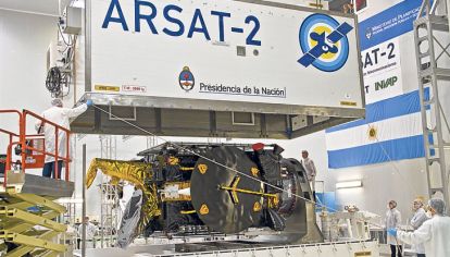 Nacional. El Arsat 1 y 2 están en órbita, el 3 está parado.