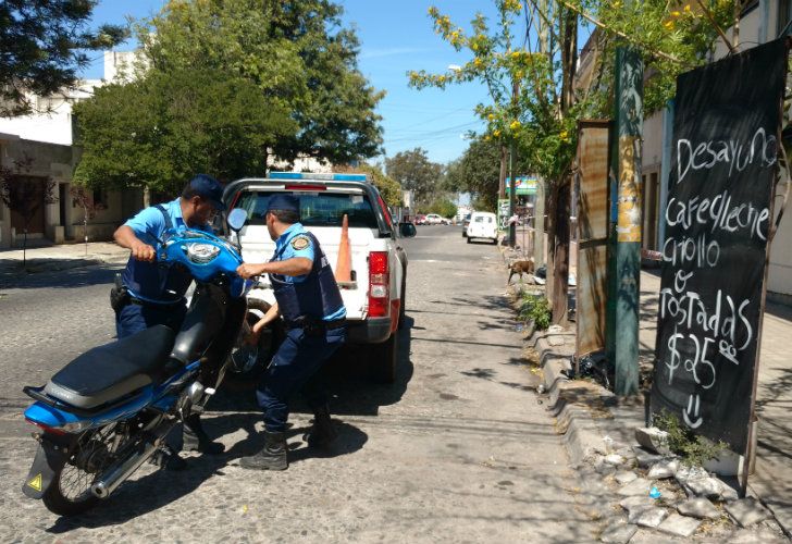 Córdoba: mujer murió al chocar tras perseguir a motochorros