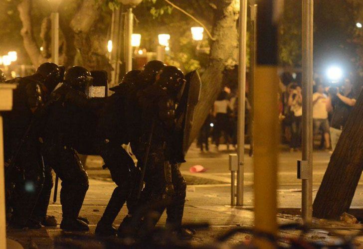 Violencia e incidentes en la marcha por "Ni Una Menos" en Mendoza.