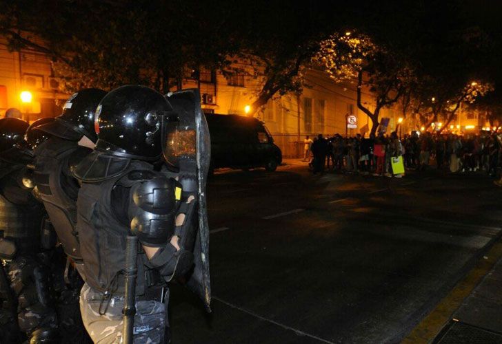 Violencia e incidentes en la marcha por "Ni Una Menos" en Mendoza.