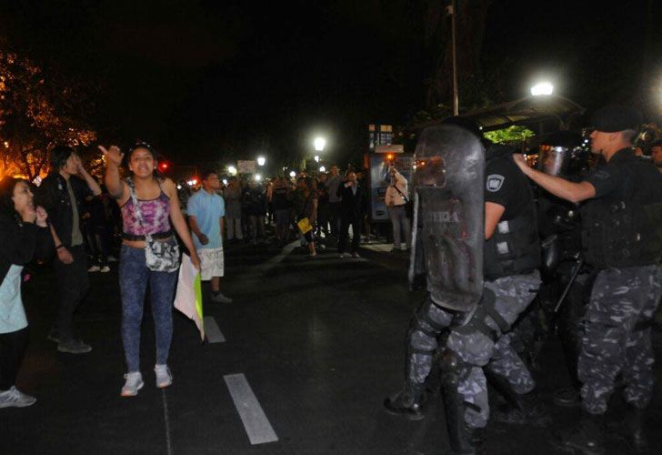 Violencia e incidentes en la marcha por "Ni Una Menos" en Mendoza.