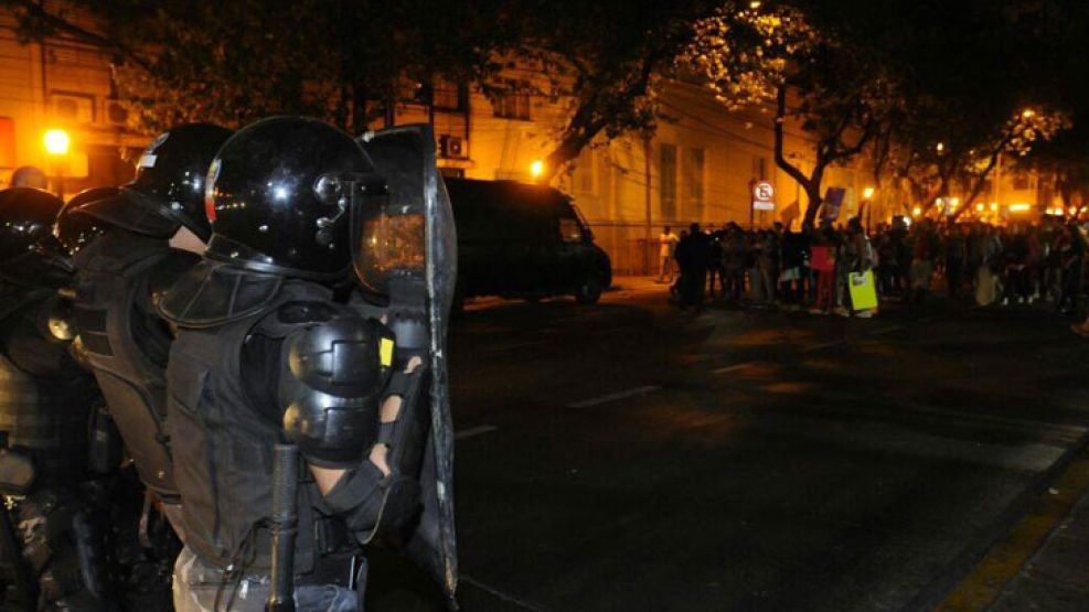 Violencia e incidentes en la marcha por "Ni Una Menos" en Mendoza.