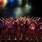 El Show Choir combina baile con canto coral en un repertorio de música popular.