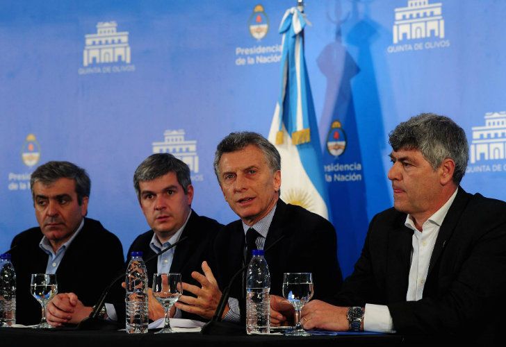 Macri anunció que se postergan las bajas de retenciones a la soja