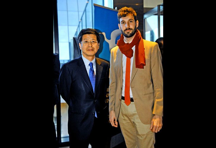 Jang Jin-sang y Gabriel Pressello, de la Embajada de Corea.