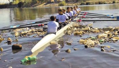 Basural. Remeros argentinos mostraron cómo se entrenan en el Reconquista.
