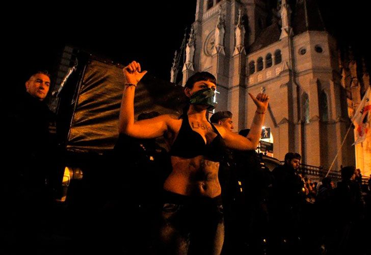 Represión en la marcha de las mujeres en Rosario