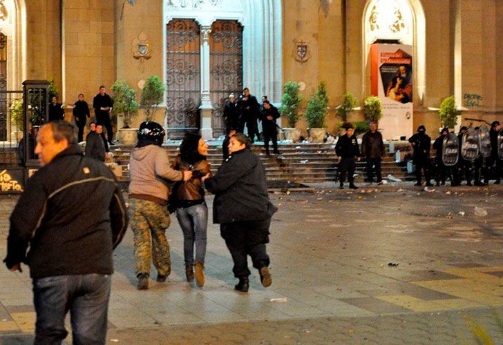 Represión en la marcha de las mujeres en Rosario