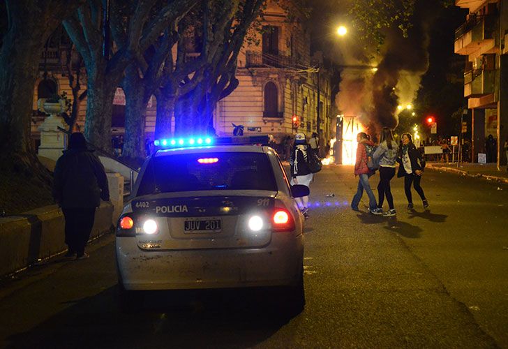 Represión en la marcha de la mujer en Rosario,