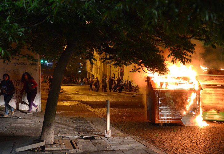 Represión en la marcha de la mujer en Rosario,