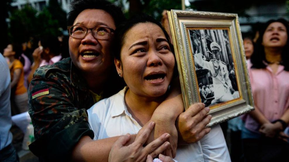 1013_muerte_rey_tailandia_g1_afp