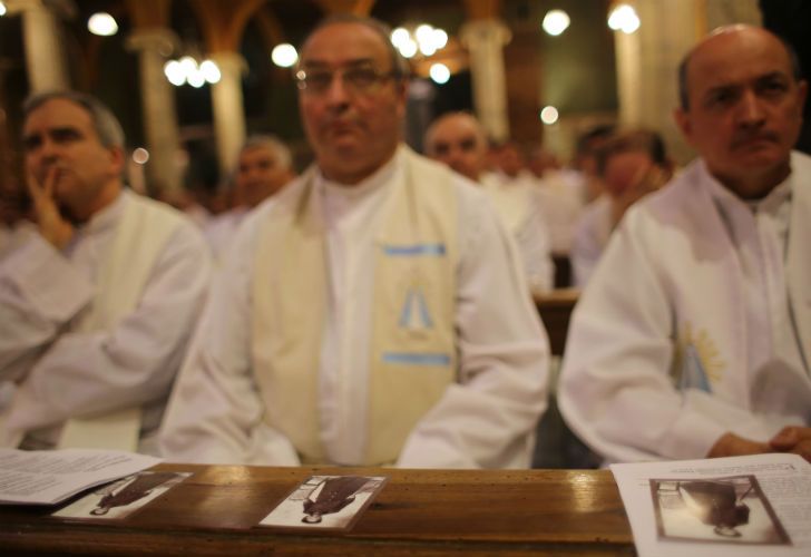 Celebración de la misa de vigilia en la Iglesia Santa Maria Dolorata de la ciudad de Roma, en vísperas de la canonización del "Cura Brochero".