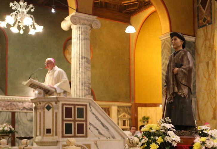 Celebración de la misa de vigilia en la Iglesia Santa Maria Dolorata de la ciudad de Roma, en vísperas de la canonización del "Cura Brochero".