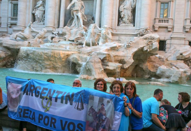 Celebración de la misa de vigilia en la Iglesia Santa Maria Dolorata de la ciudad de Roma, en vísperas de la canonización del "Cura Brochero".