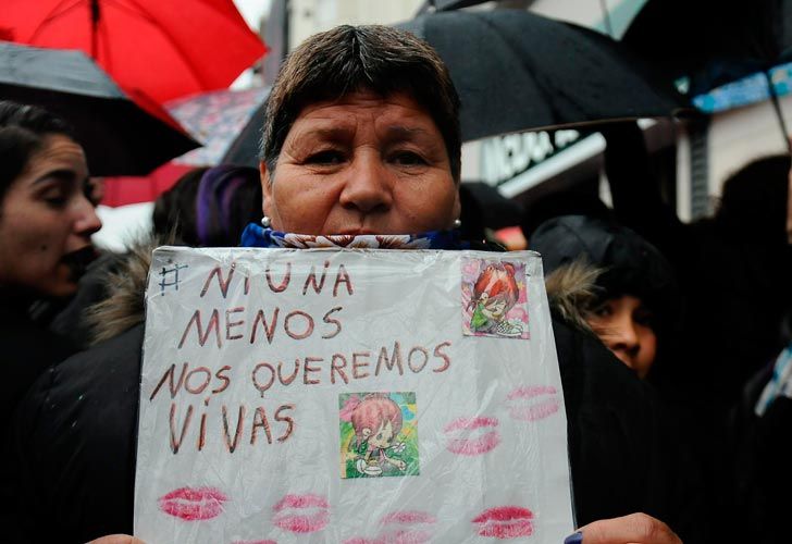 Marca de #NiUnaMenos en el Obelisco