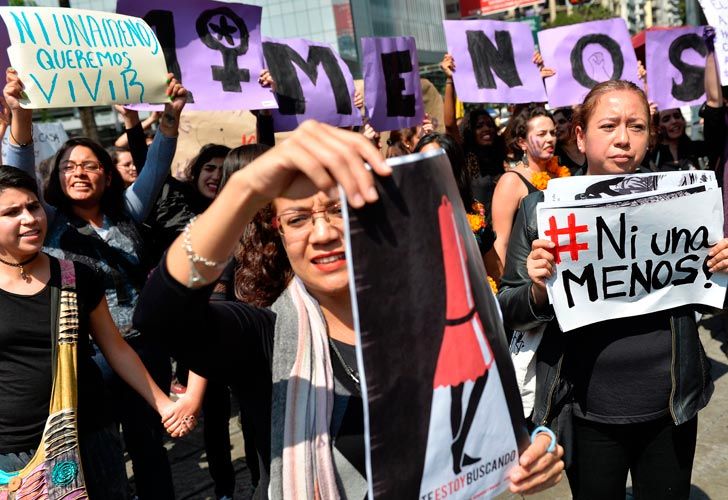 Marcha de #NiUnaMenos en México