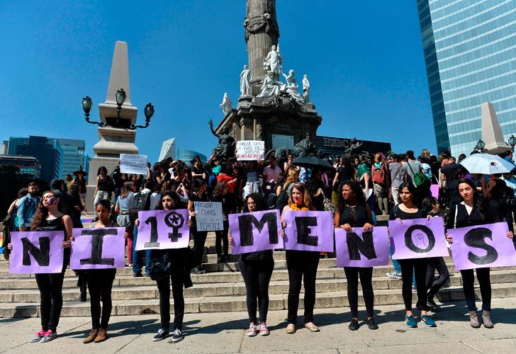 Marcha de #NiUnaMenos en México