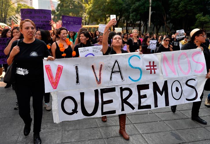 Marcha de #NiUnaMenos en México