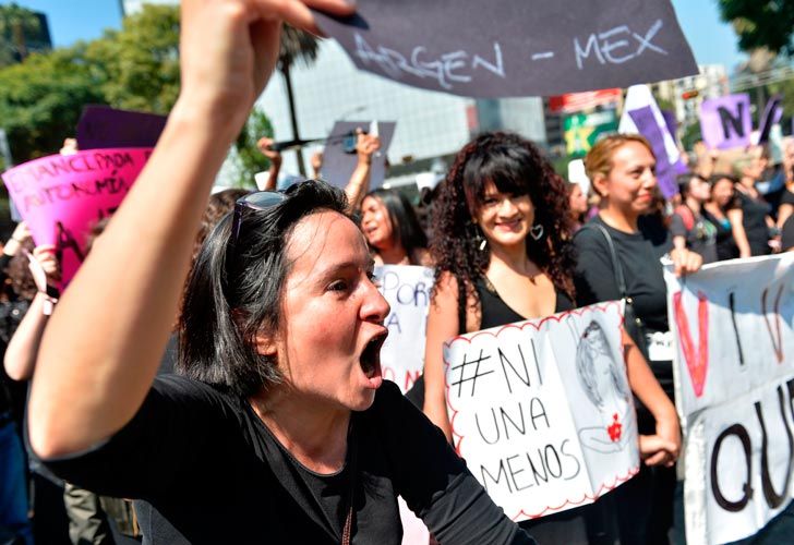 Marcha de #NiUnaMenos en México