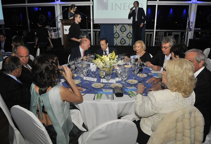 Alberto Fontevecchia junto a su esposa en la 6° cena anual de la Fundación INECO.