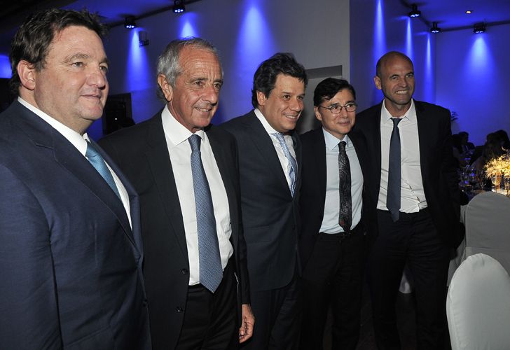 Alejandro Macfarlane, el presidente de River Plate, Rodolfo D'Onofrio; Facundo Manes; Jorge Fontevecchia y el ministro de Transporte, Guillermo Dietrich.