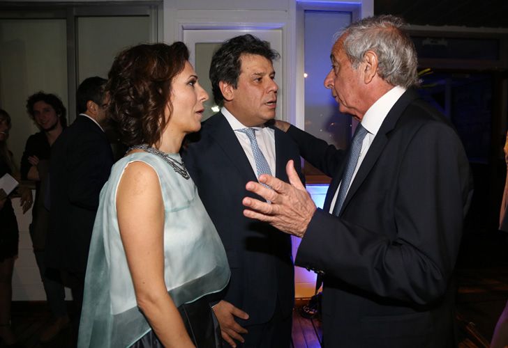 El presidente de la Fundación INECO, Facundo Manes, junto a su esposa. 