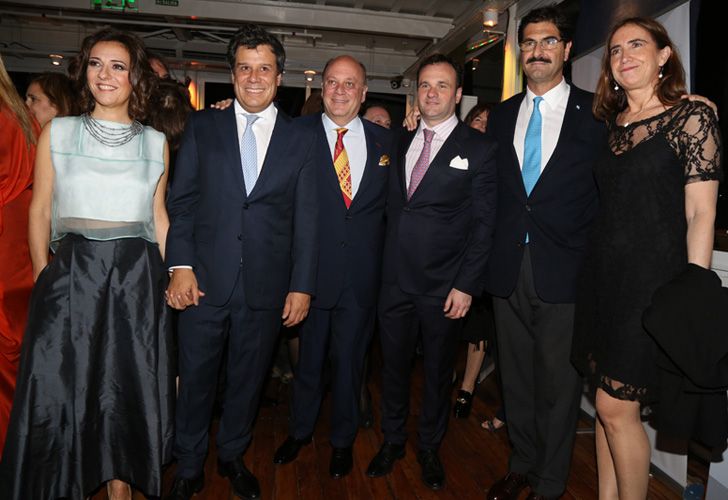 El presidente de la Fundación INECO, Facundo Manes junto a Martín Cabrales, al ministro de Agroindustria de la provincia de Buenos Aires, Leonardo Sarquís, y Mercedes Cornejo.