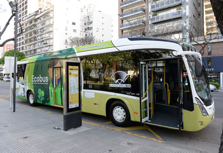 El Gobierno porteño presentó el primer bus turístico híbrido