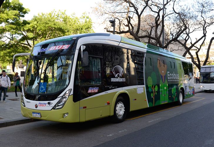 El Gobierno porteño presentó el primer bus turístico híbrido