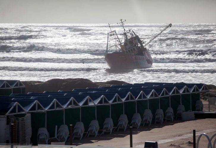 El incidente ocurrió cuando se cayeron las redes, que se enredaron en la hélice y timón, y dejaron el barco sin propulsión, sin fuerza ni dirección. 