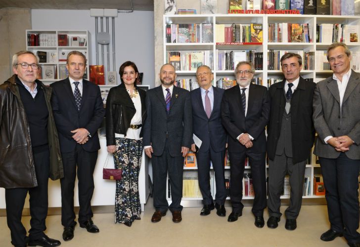 La inauguración de la Librería Arnaldo Orfila Reynal contó con la asistencia de funcionarios e intelectuales.