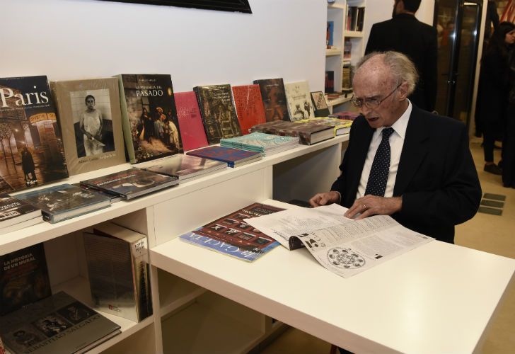 La inauguración de la Librería Arnaldo Orfila Reynal contó con la asistencia de funcionarios e intelectuales.