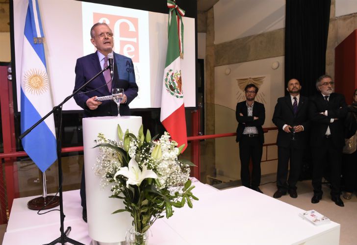 La inauguración de la Librería Arnaldo Orfila Reynal contó con la asistencia de funcionarios e intelectuales.