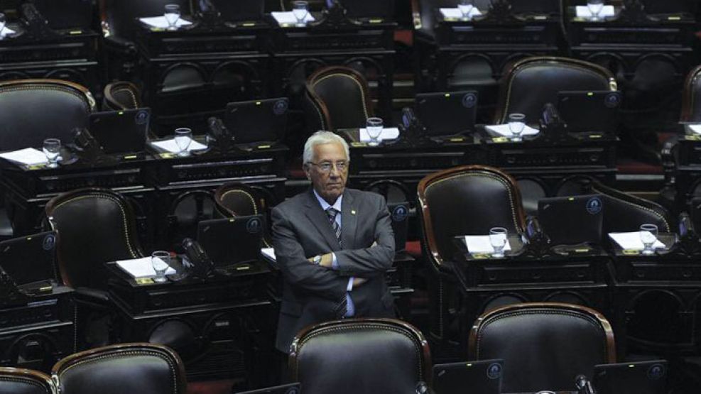 Héctor Recalde justificó el aumento a los legisladores.