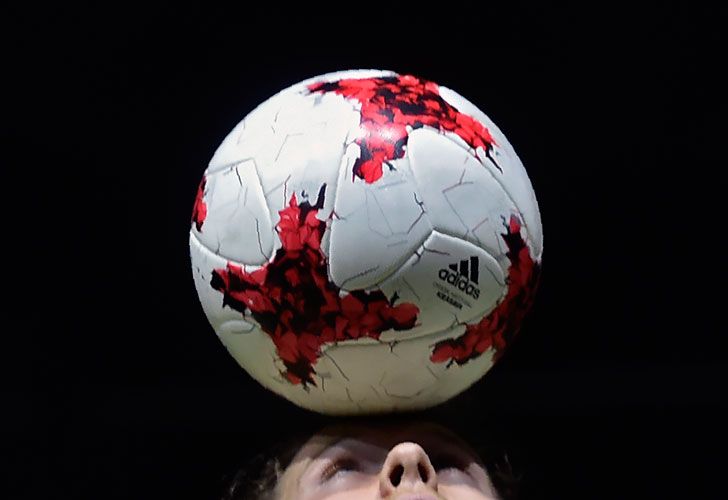 chico Emborracharse Ministerio Presentaron la pelota para el Mundial Rusia 2018 | 442