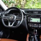 2017-nissan-rogue-sl-awd-interior-02