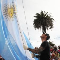 marcelo-en-la-famosa-izada-de-bandera-previa-a-la-largada-maraton