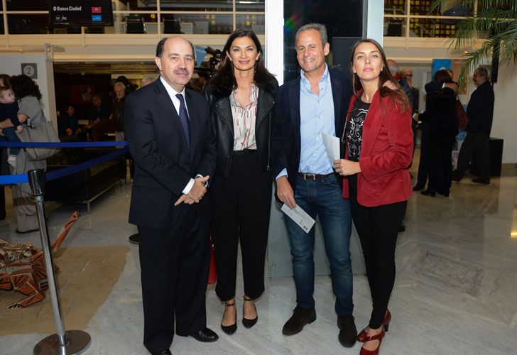 Javier Ortiz Batalla, presidente del Banco Ciudad, Mariana Arias, Claudio Jacquelin y su mujer.