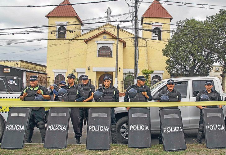 PERICIAS. Juan Viroche fue hallado sin vida el 5 de octubre en la iglesia Nuestra Señora del Valle de La Florida. Todavía no está claro si se suicidó o lo mataron. El fiscal del caso aguarda estudios genéticos claves.   