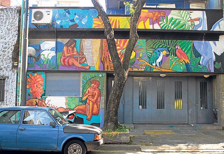 Arte callejero. Las fachadas de las casas y algunos portones de la zona de Bajo Belgrano explotan de color gracias a la intervención de los artistas argentinos del grupo Estilo Libre.