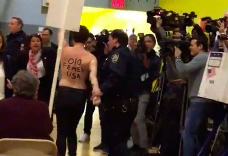 Protesta de Femen en el colegio electoral de Donald Trump