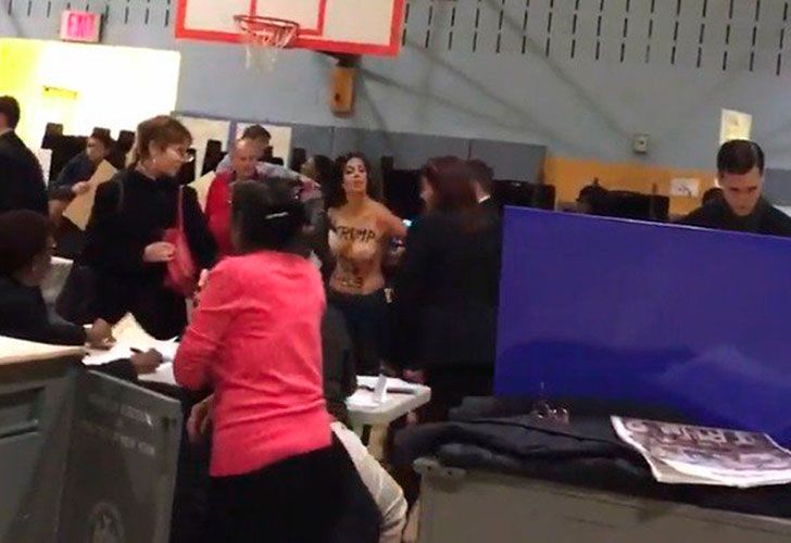 Protesta de Femen en el colegio electoral de Donald Trump