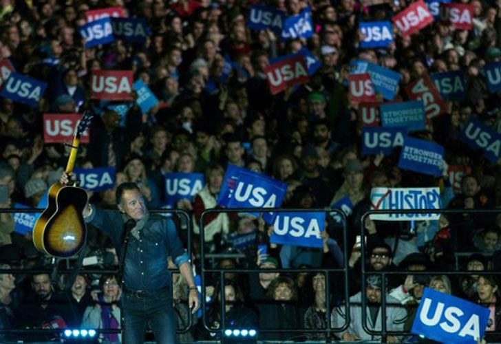 Bruce Springsteen tocó en el acto de Hillary Clinton.