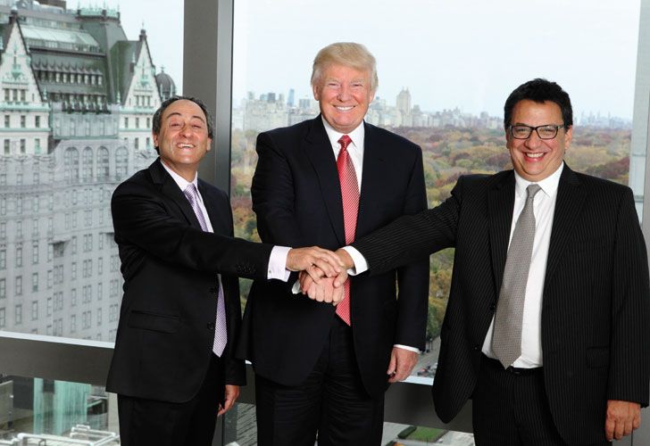 Amigos. Moisés Yellati y Felipe Yaryura con Trump en Nueva York cuando sellaron con él ahora presidente el acuerdo para la construccion en Punta del Este la torre Trump.